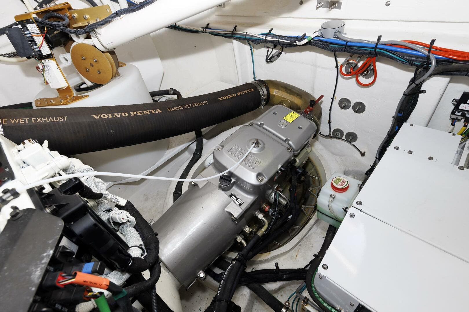 2021 Cruisers Yachts — photo 57