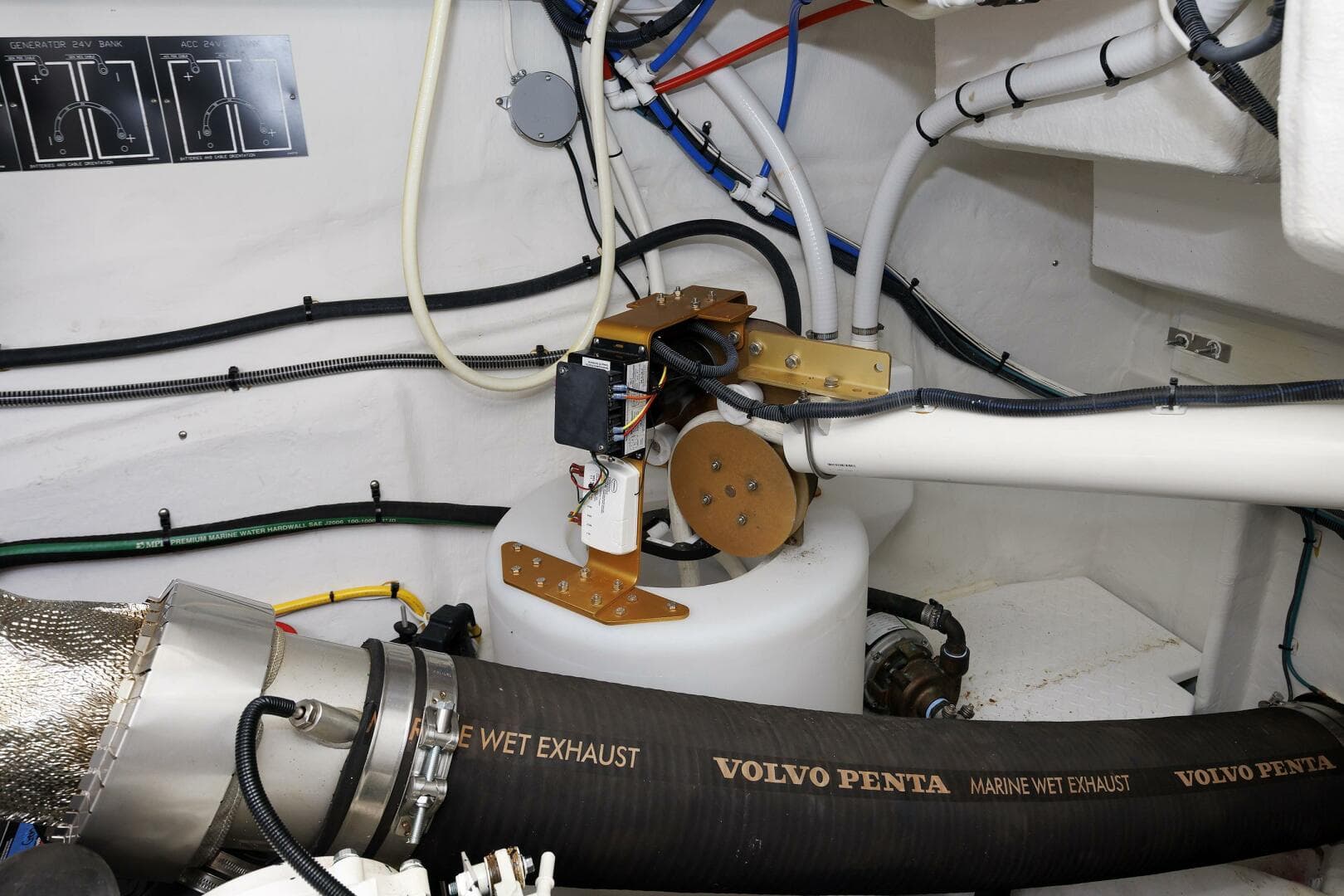 2021 Cruisers Yachts — photo 62