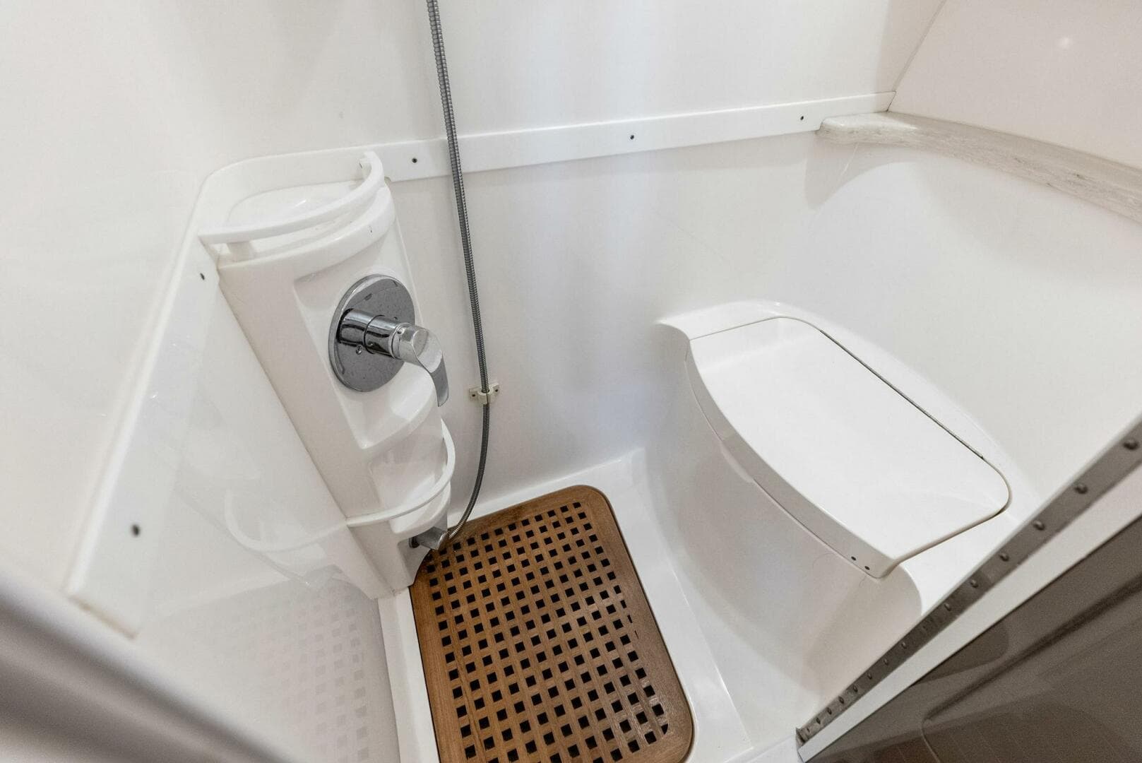 2018 Intrepid 430 Sport Yacht — photo 40