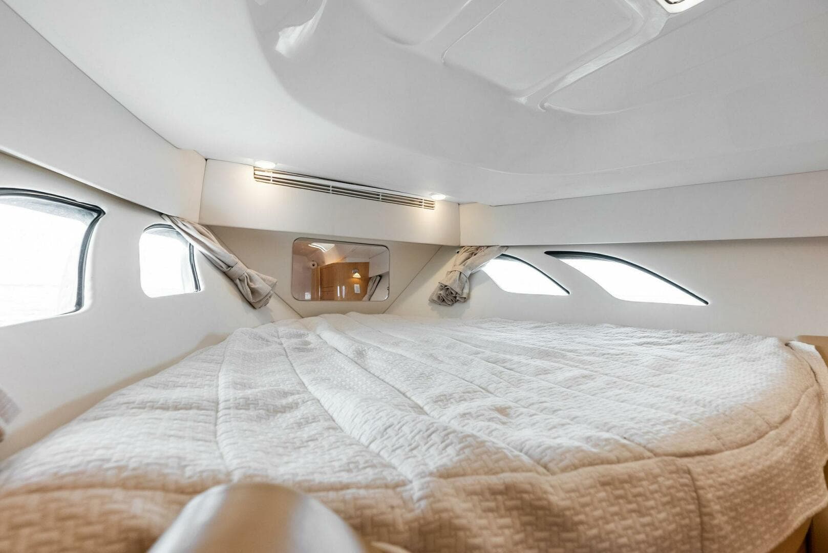 2018 Intrepid 430 Sport Yacht — photo 36