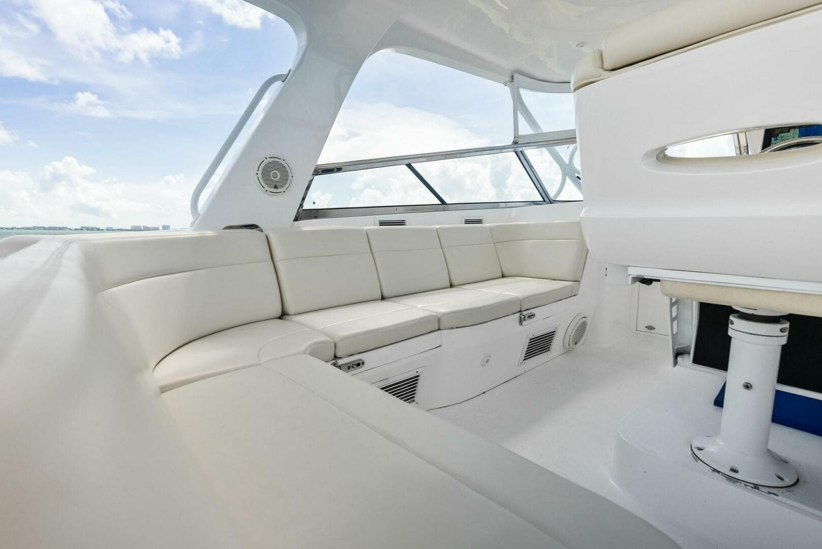 2018 Intrepid 430 Sport Yacht — photo 29