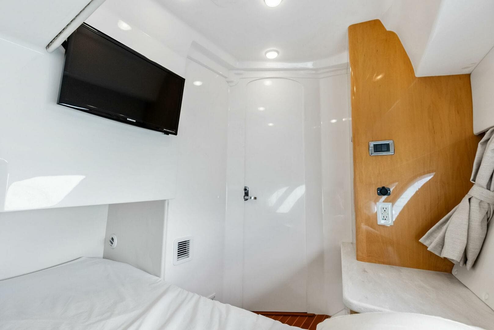 2018 Intrepid 430 Sport Yacht — photo 42