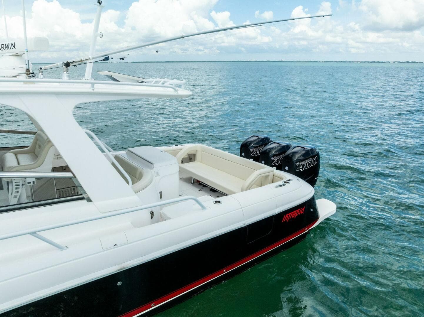 2018 Intrepid 430 Sport Yacht — photo 8