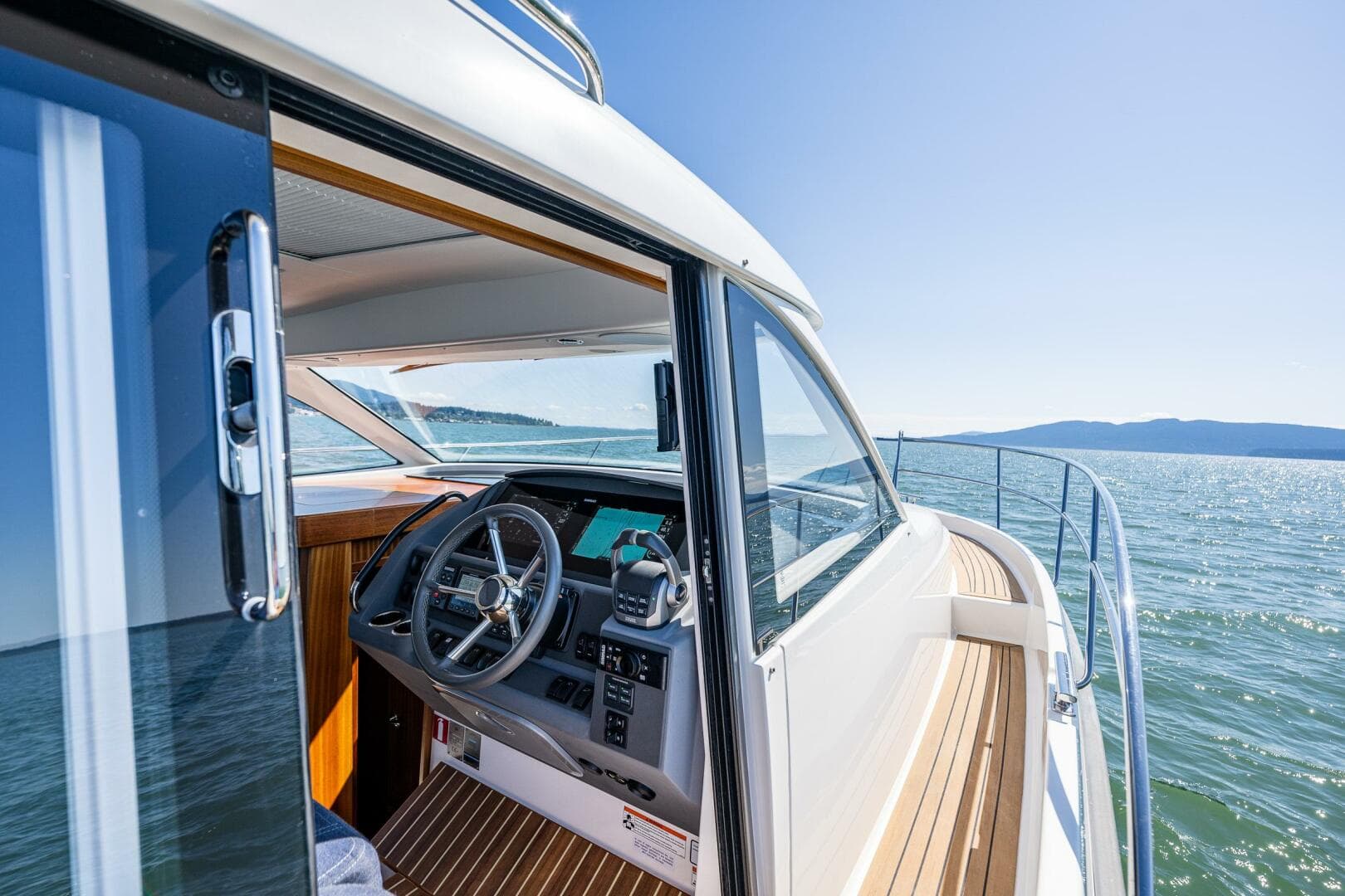 2021 Nimbus 405 Coupe — photo 4