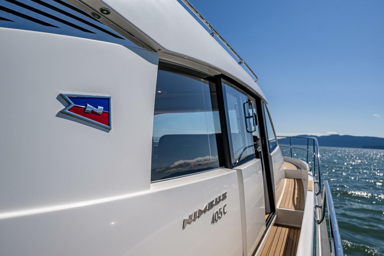 2021 Nimbus 405 Coupe — photo 3