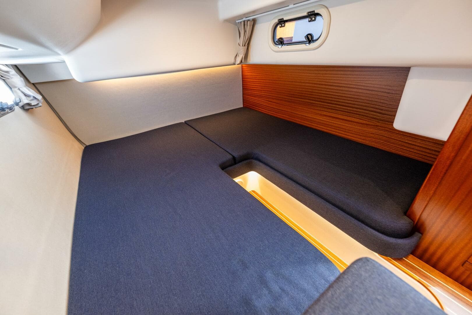 2021 Nimbus 405 Coupe — photo 40