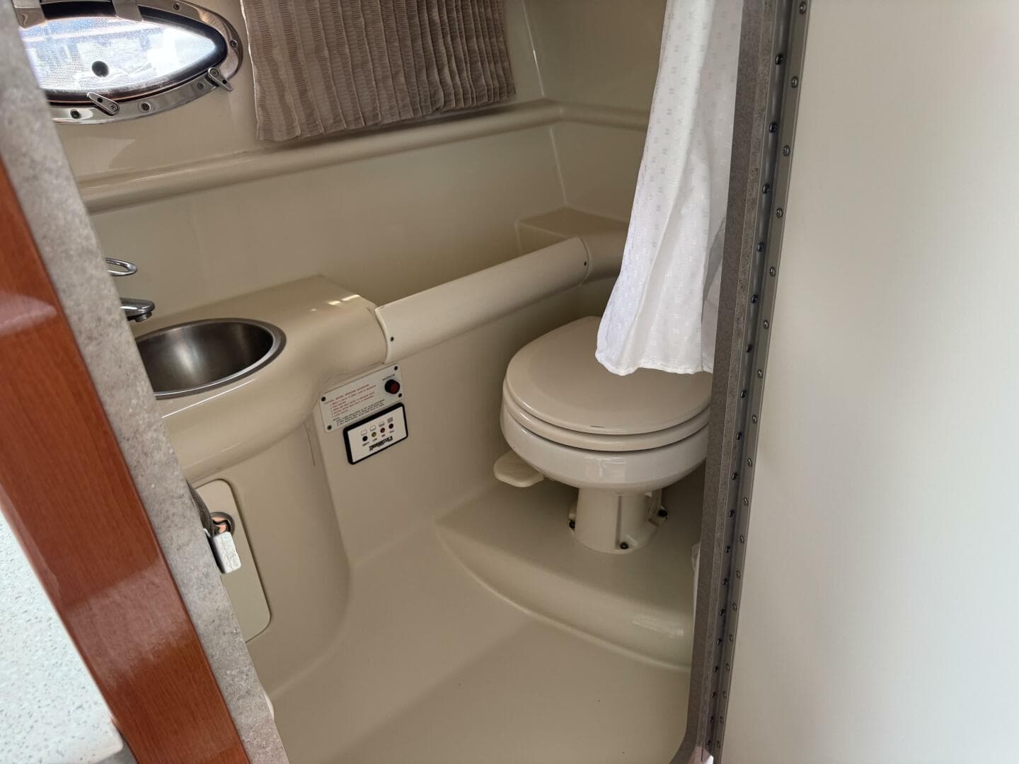 2007 Formula 330 Sun Sport — photo 29