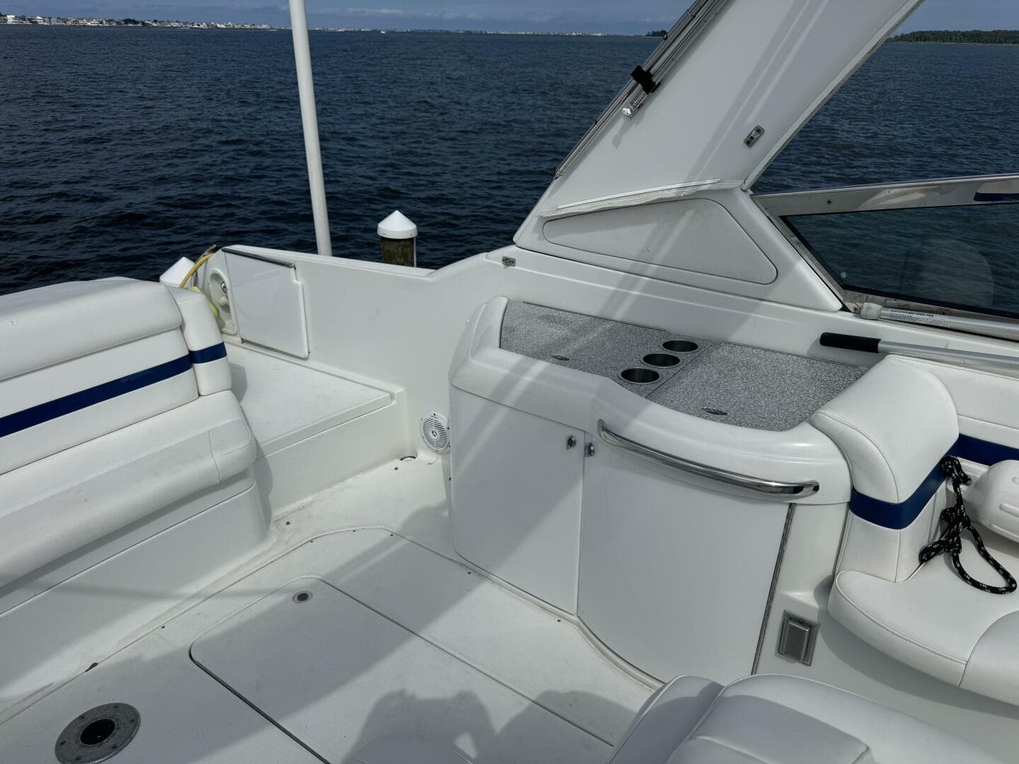 2007 Formula 330 Sun Sport — photo 11