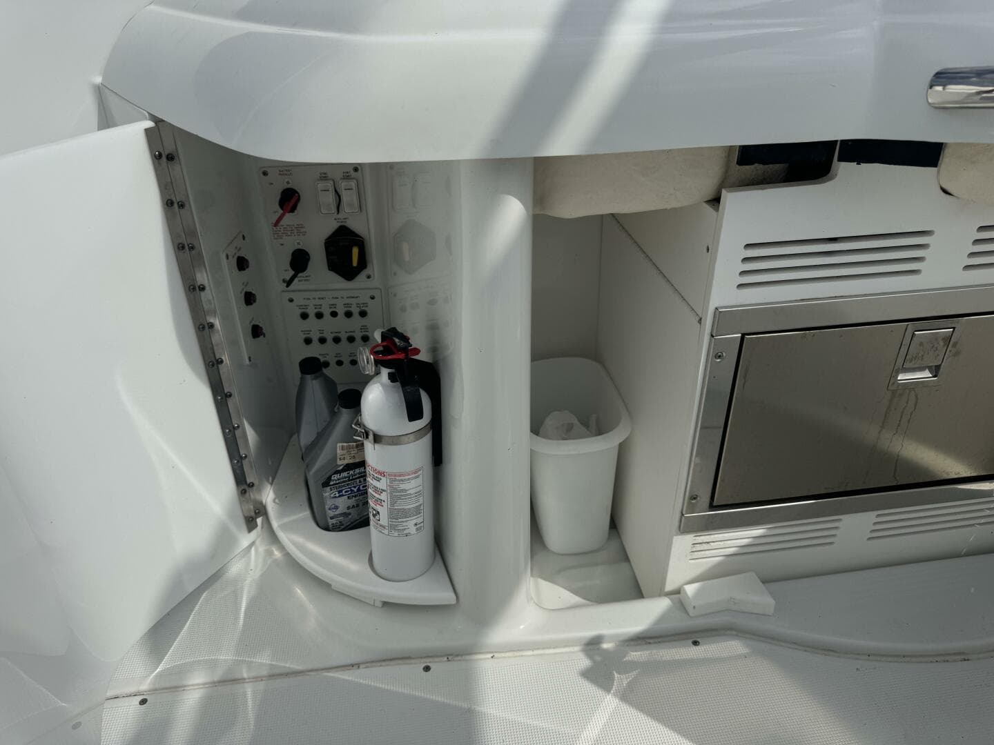 2007 Formula 330 Sun Sport — photo 22