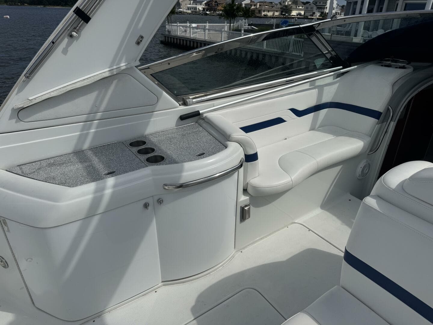 2007 Formula 330 Sun Sport — photo 12