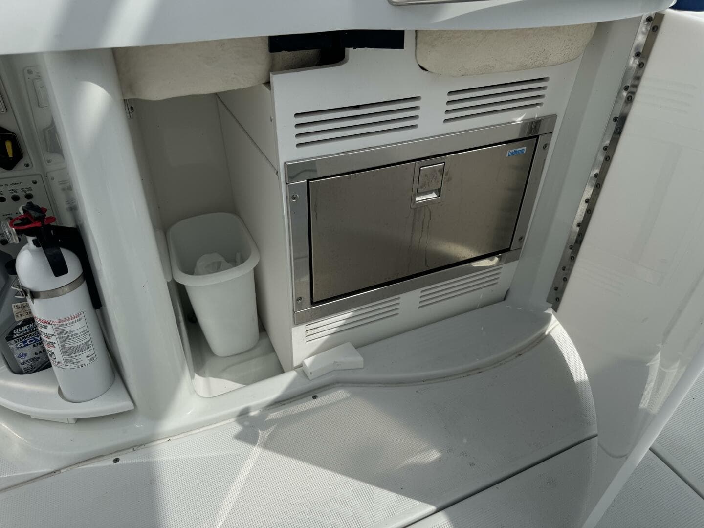 2007 Formula 330 Sun Sport — photo 21