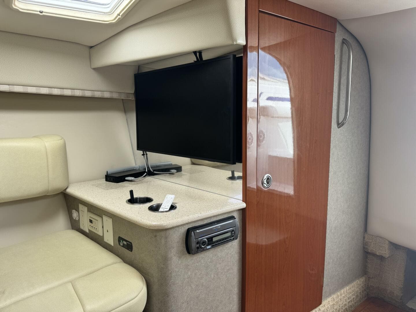 2007 Formula 330 Sun Sport — photo 25