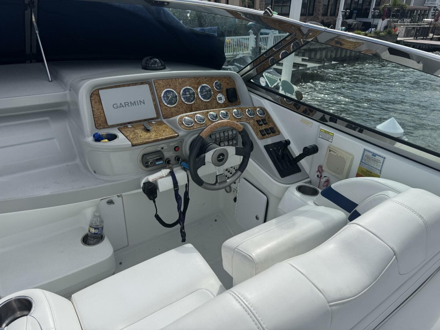 2007 Formula 330 Sun Sport — photo 17