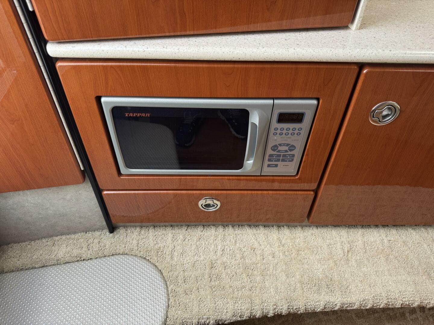 2007 Formula 330 Sun Sport — photo 26