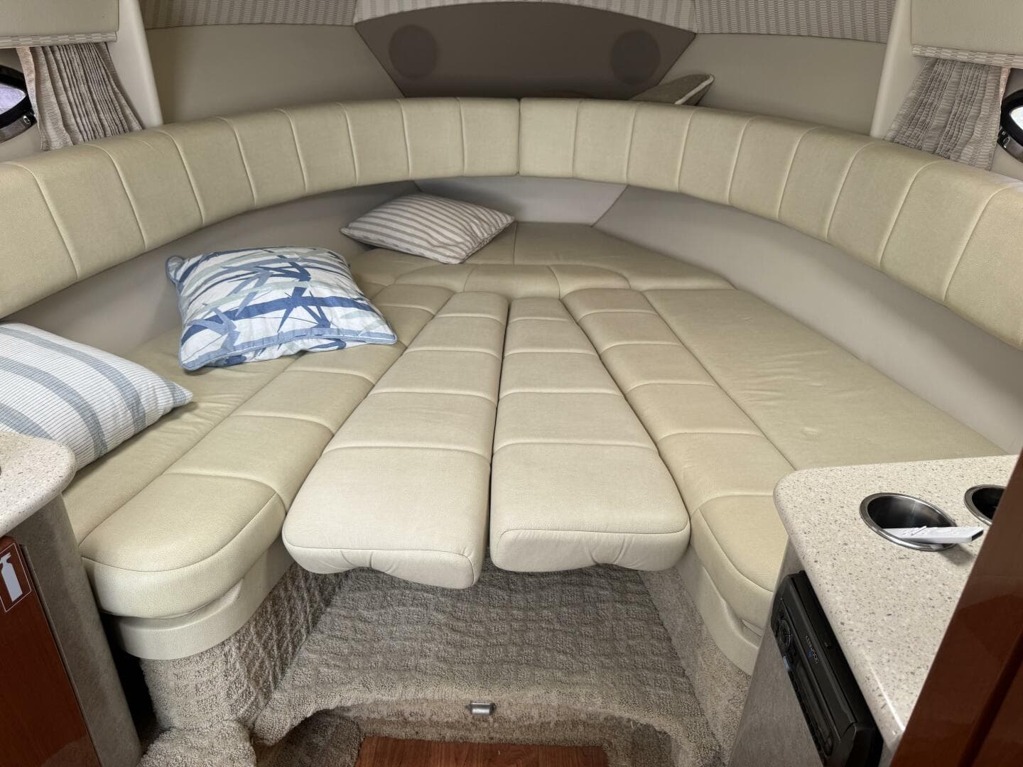 2007 Formula 330 Sun Sport — photo 28