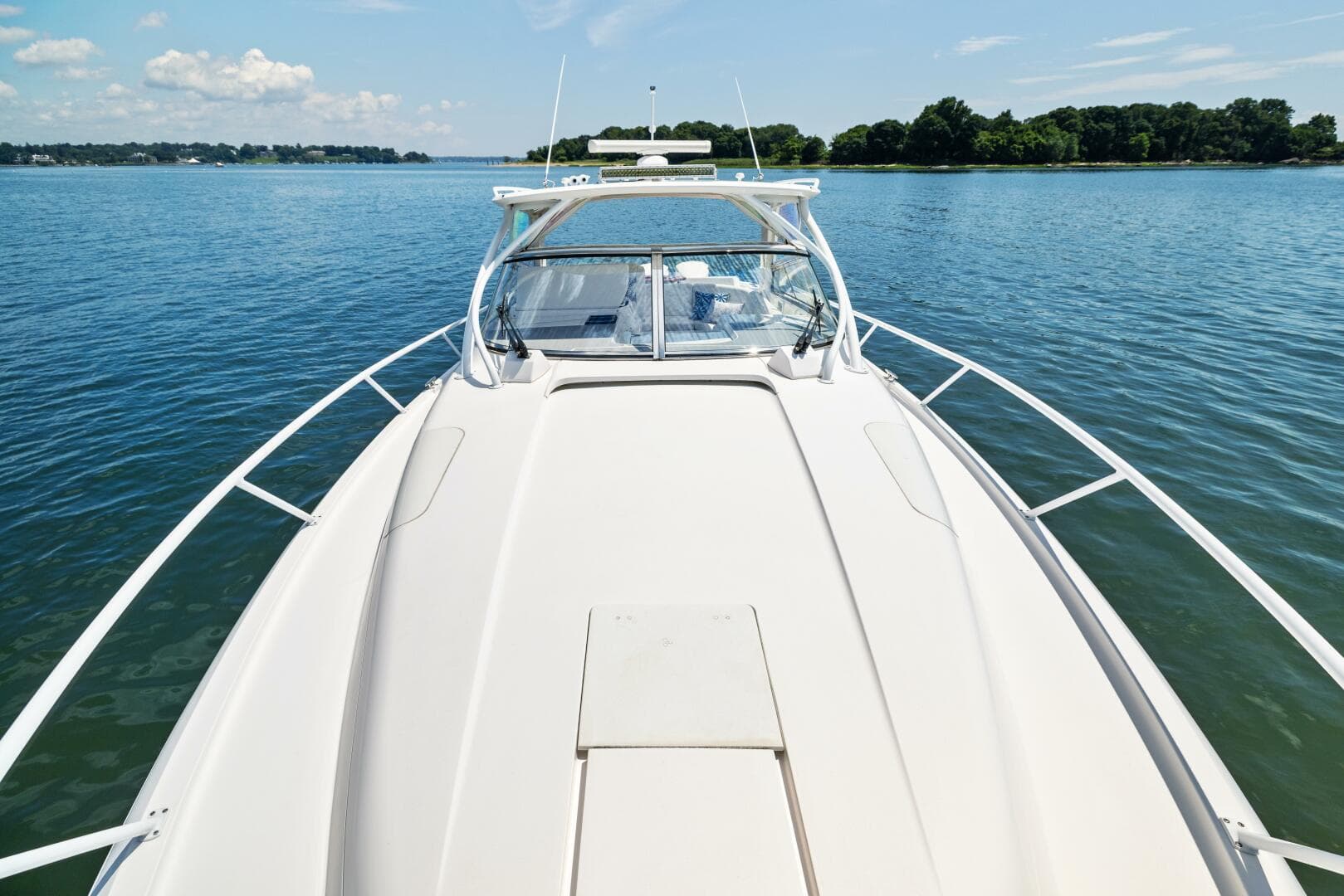 2015 Intrepid 430 Sport Yacht — photo 7