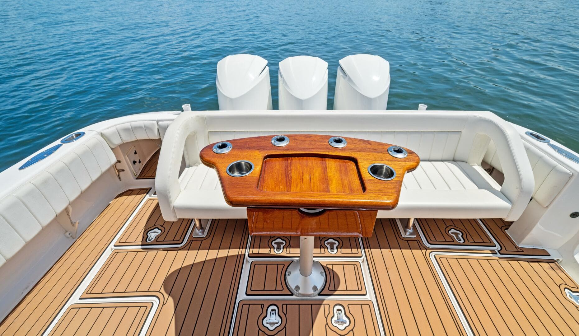 2015 Intrepid 430 Sport Yacht — photo 12