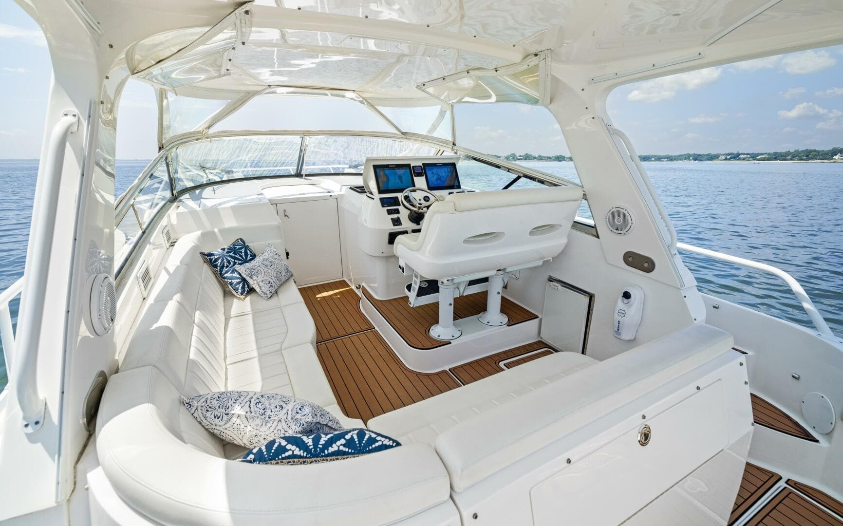 2015 Intrepid 430 Sport Yacht — photo 16