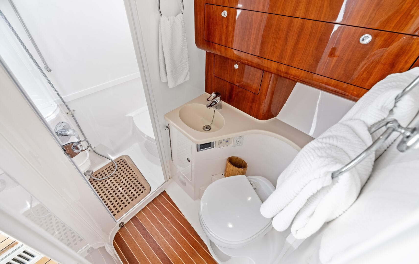 2015 Intrepid 430 Sport Yacht — photo 28