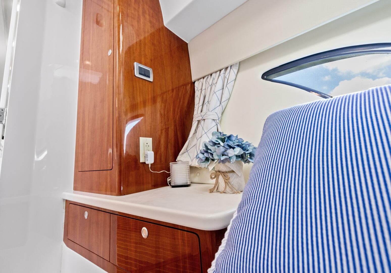 2015 Intrepid 430 Sport Yacht — photo 31