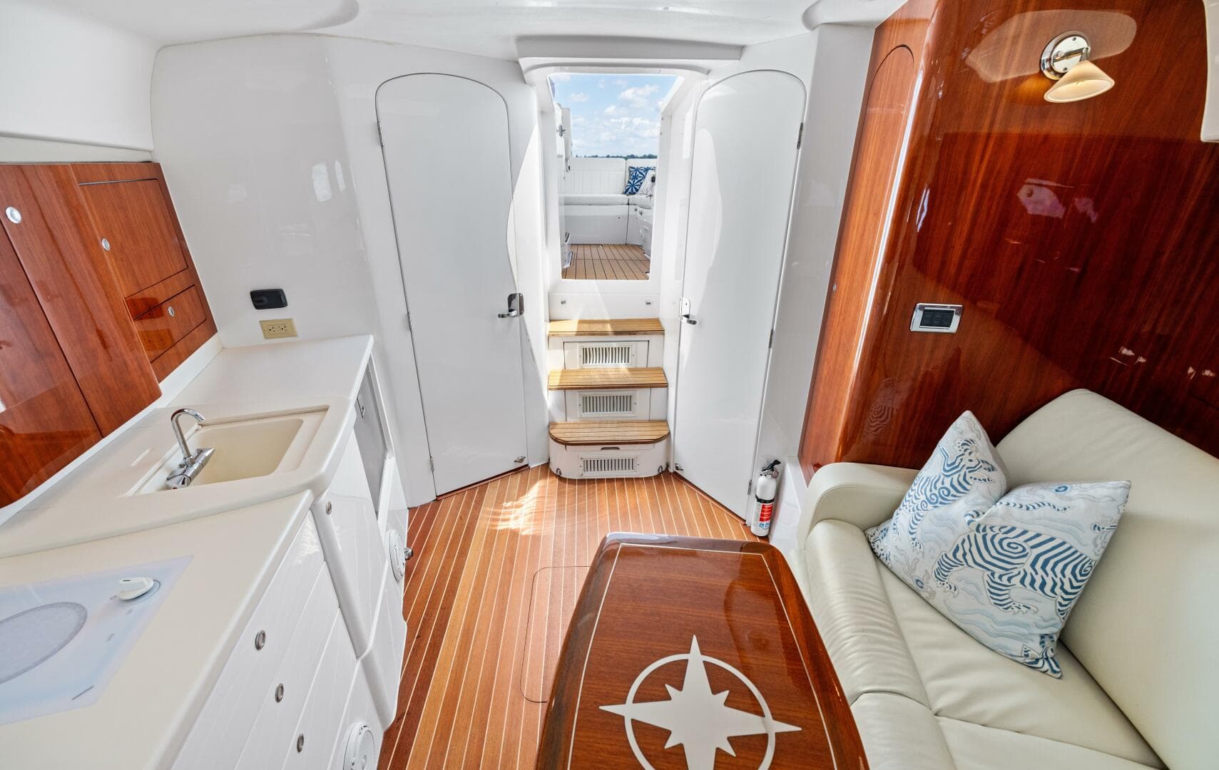 2015 Intrepid 430 Sport Yacht — photo 27