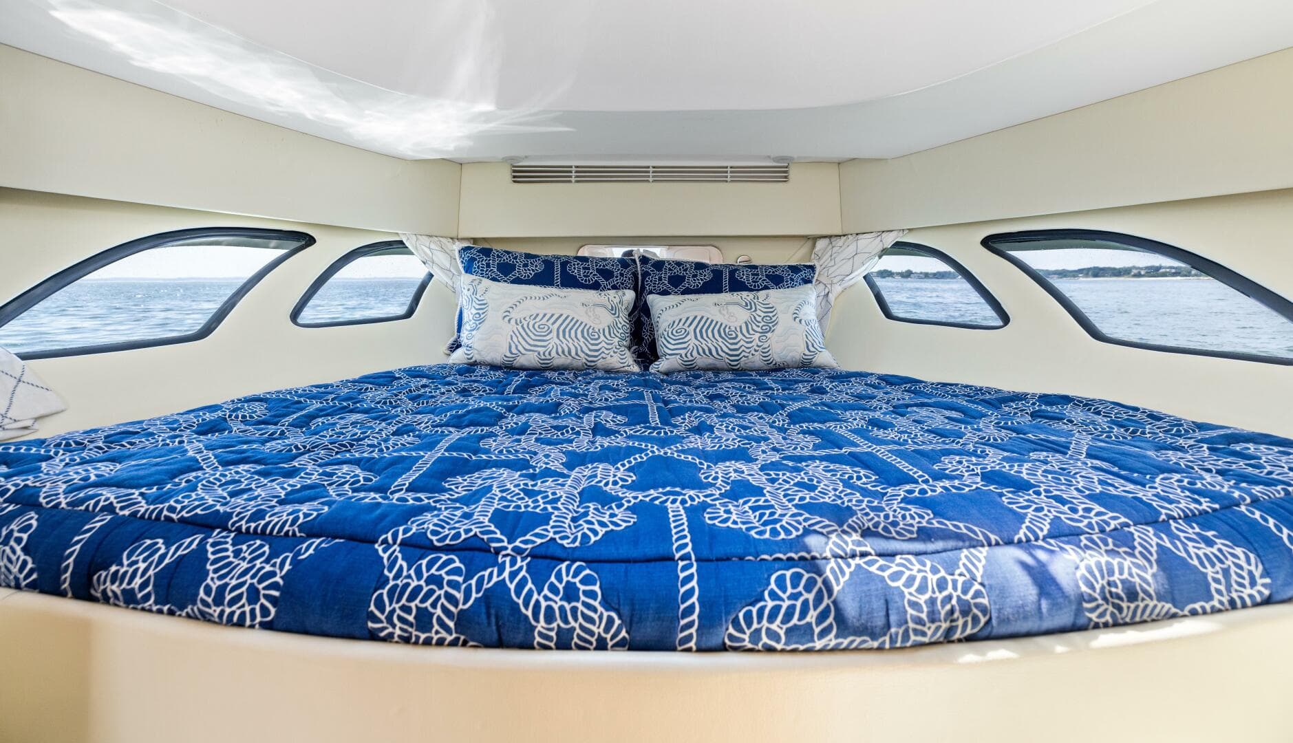 2015 Intrepid 430 Sport Yacht — photo 26