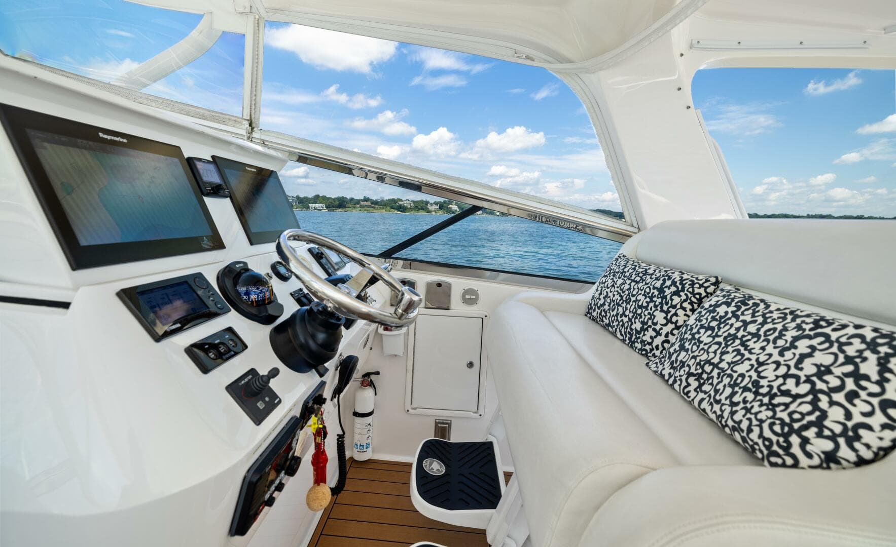 2015 Intrepid 430 Sport Yacht — photo 19