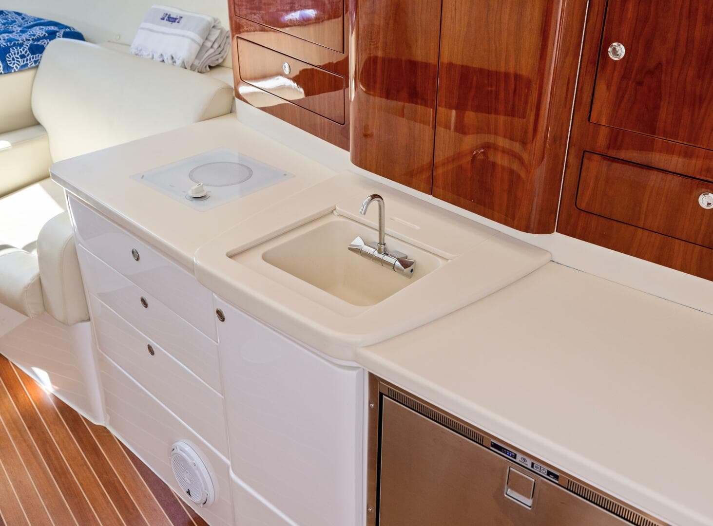 2015 Intrepid 430 Sport Yacht — photo 25