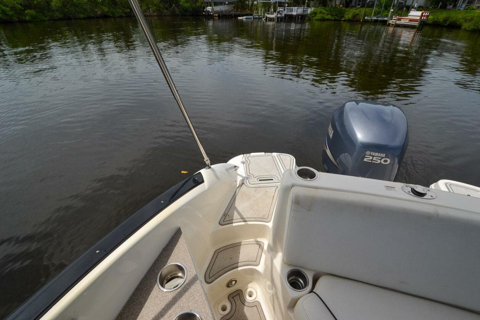 2011 Hurricane 2400 Sundeck — photo 30