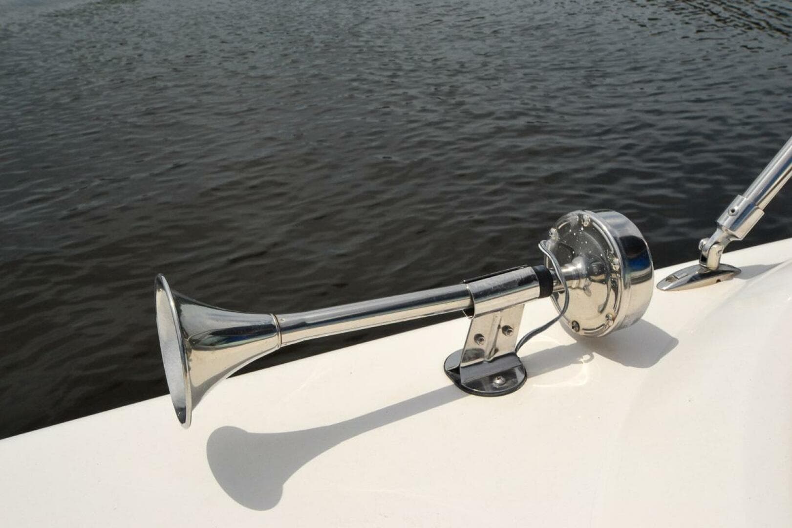 2011 Hurricane 2400 Sundeck — photo 26