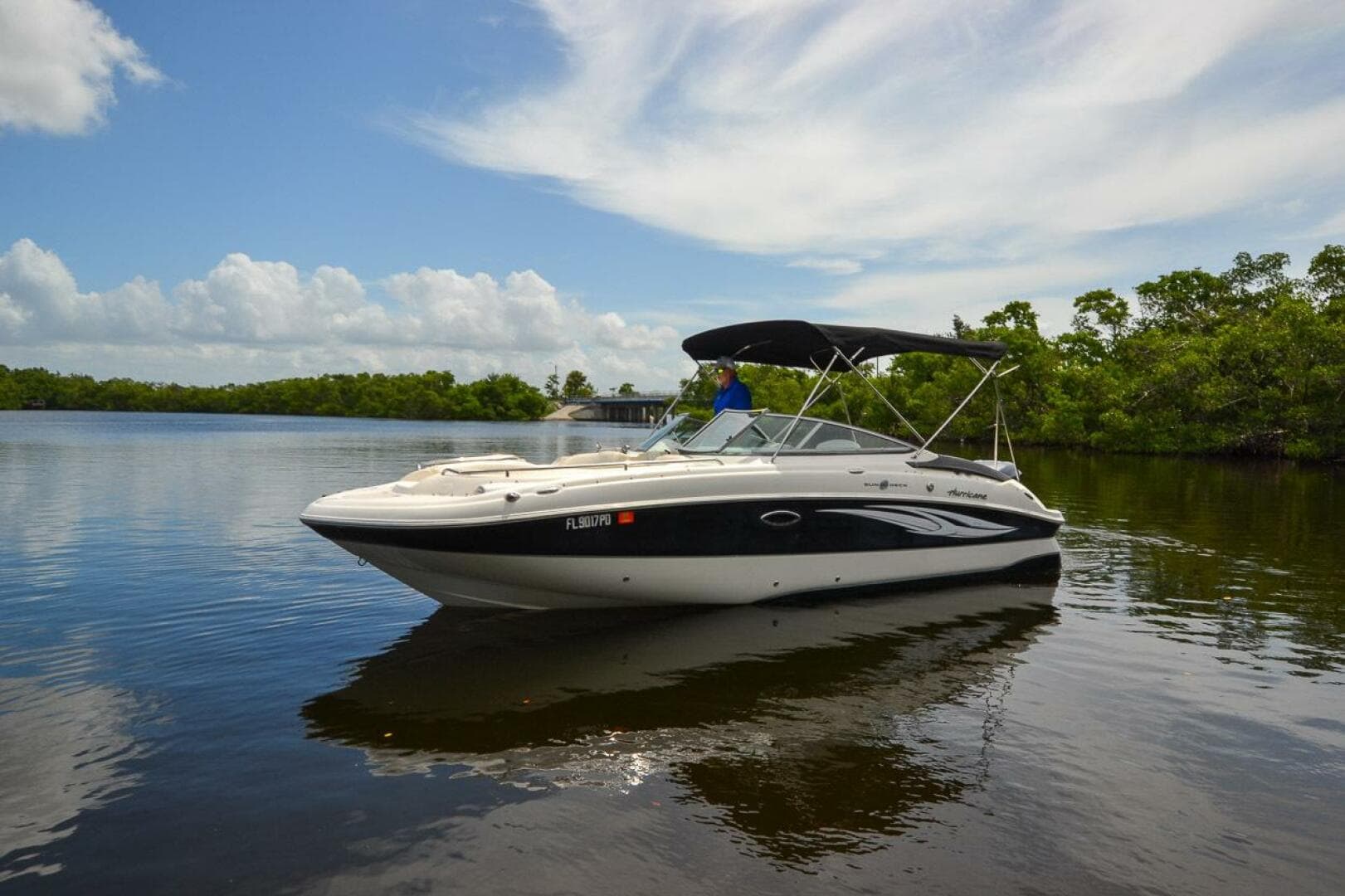 2011 Hurricane 2400 Sundeck — photo 4