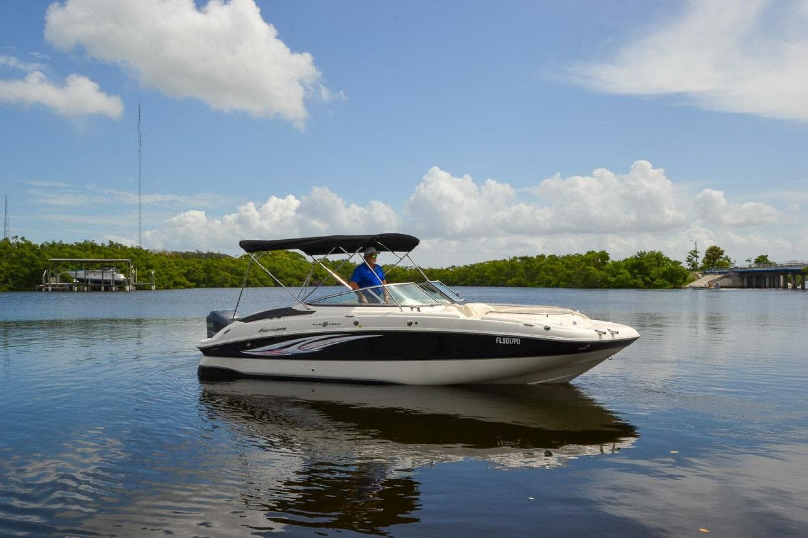2011 Hurricane 2400 Sundeck — photo 17