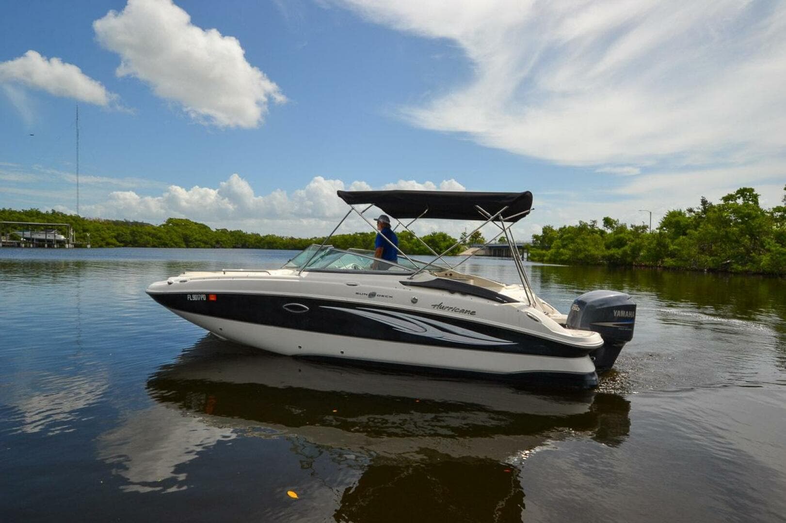 2011 Hurricane 2400 Sundeck — photo 7