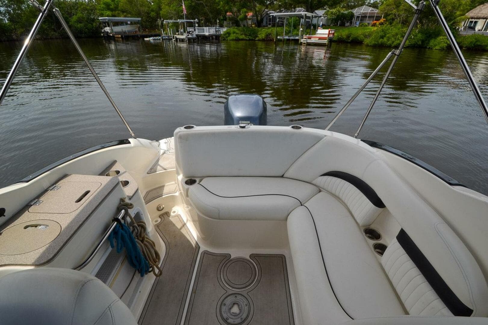 2011 Hurricane 2400 Sundeck — photo 29