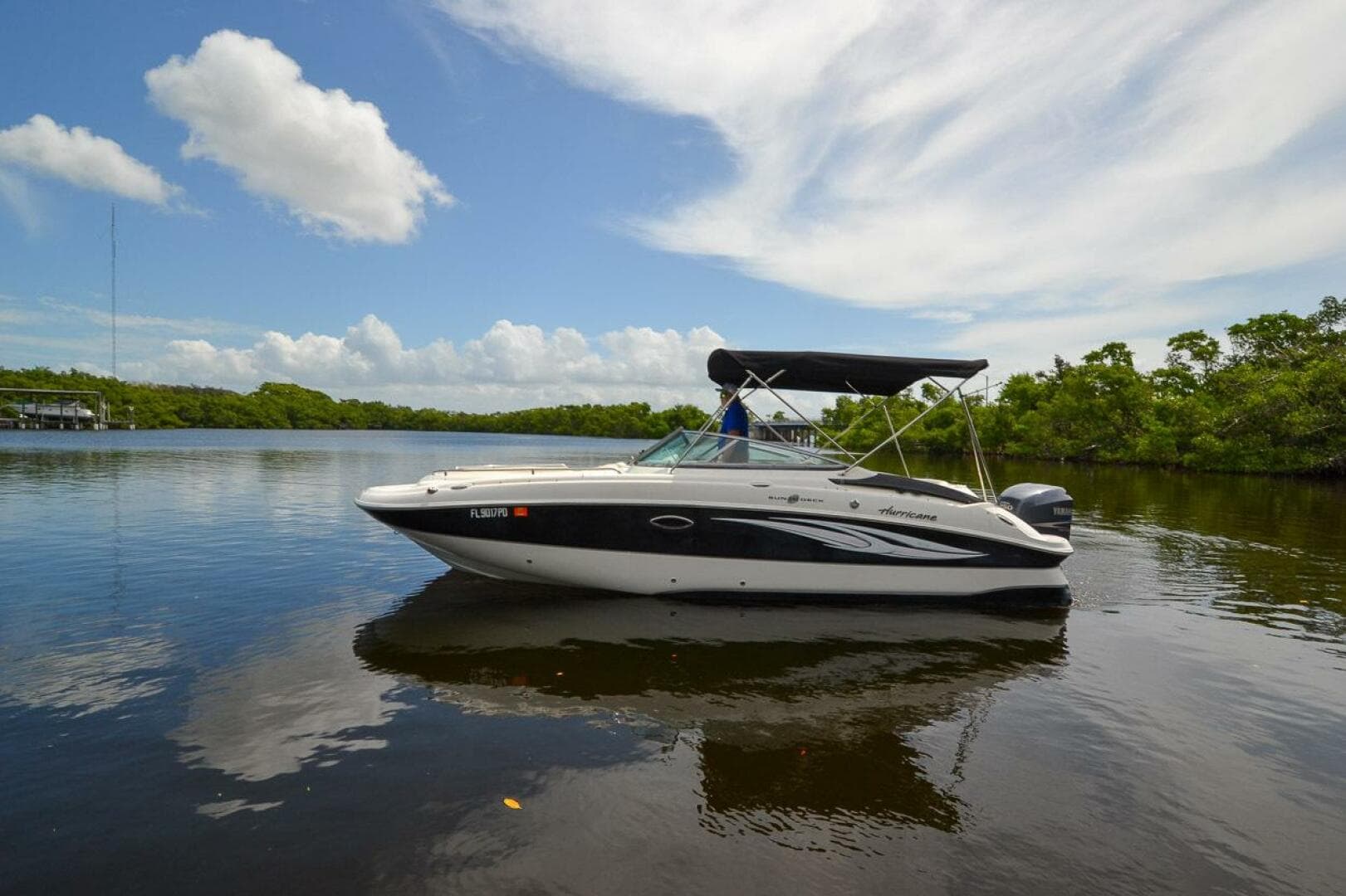 2011 Hurricane 2400 Sundeck — photo 6