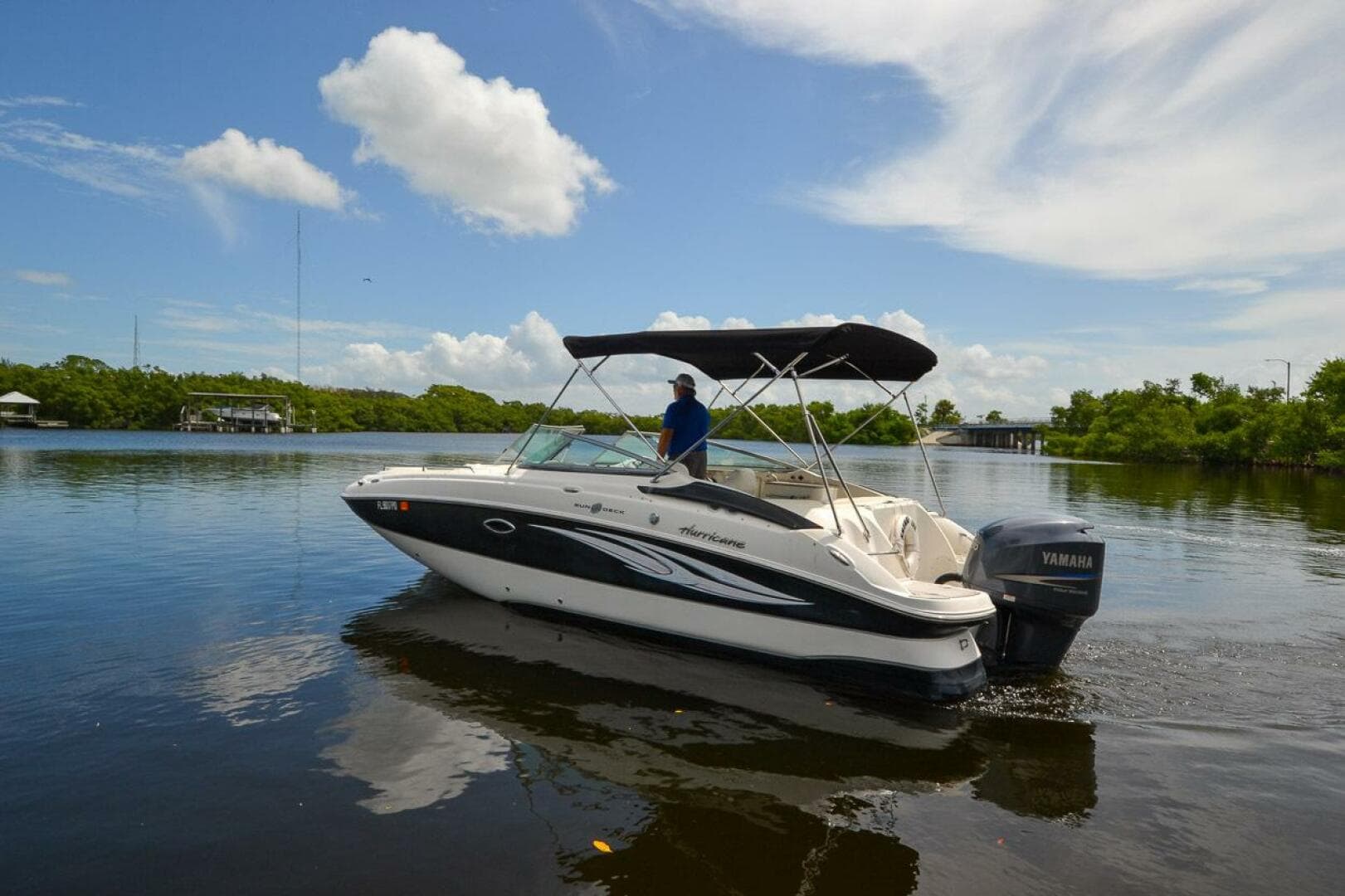 2011 Hurricane 2400 Sundeck — photo 9