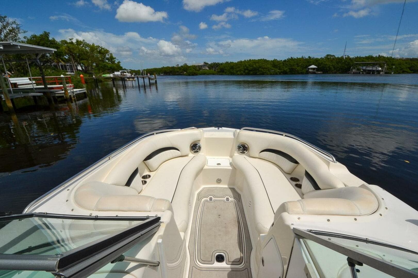 2011 Hurricane 2400 Sundeck — photo 19