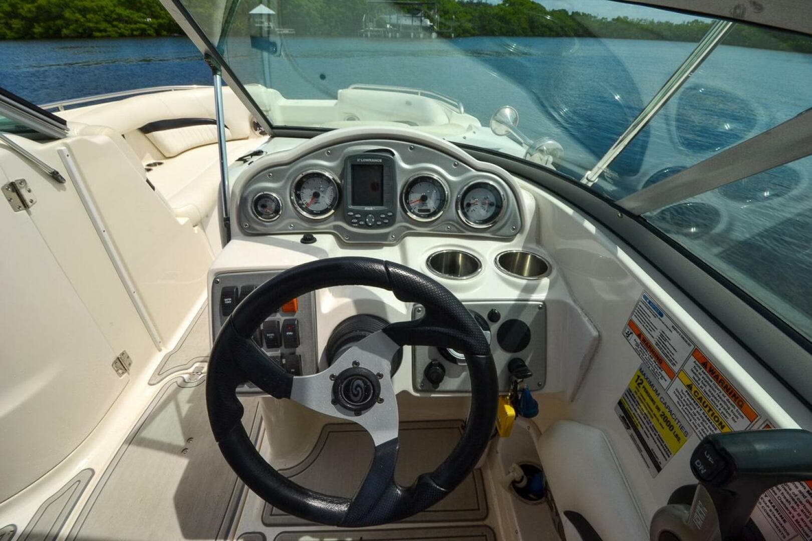 2011 Hurricane 2400 Sundeck — photo 24