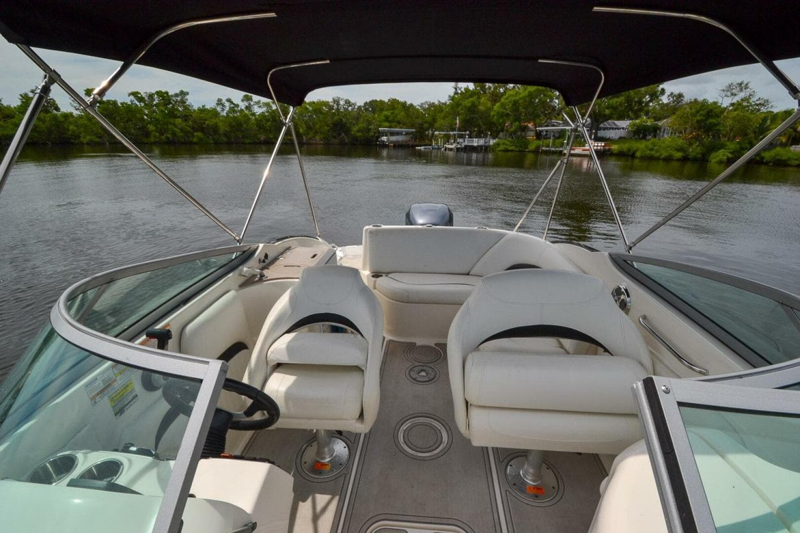 2011 Hurricane 2400 Sundeck — photo 22