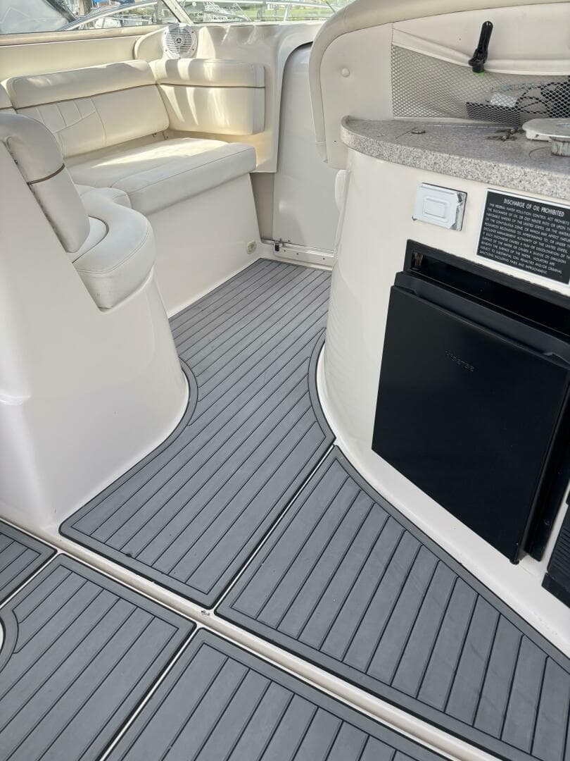 2002 Rinker 342 Fiesta Vee — photo 16