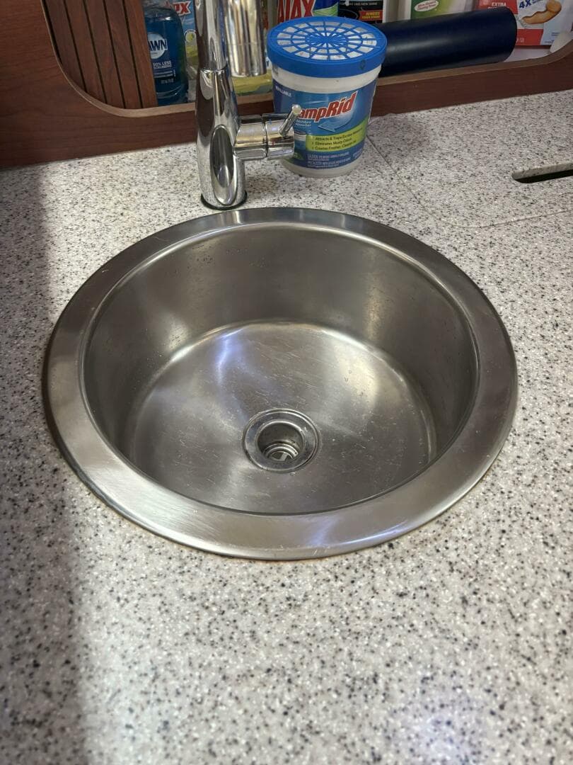 2002 Rinker 342 Fiesta Vee — photo 8