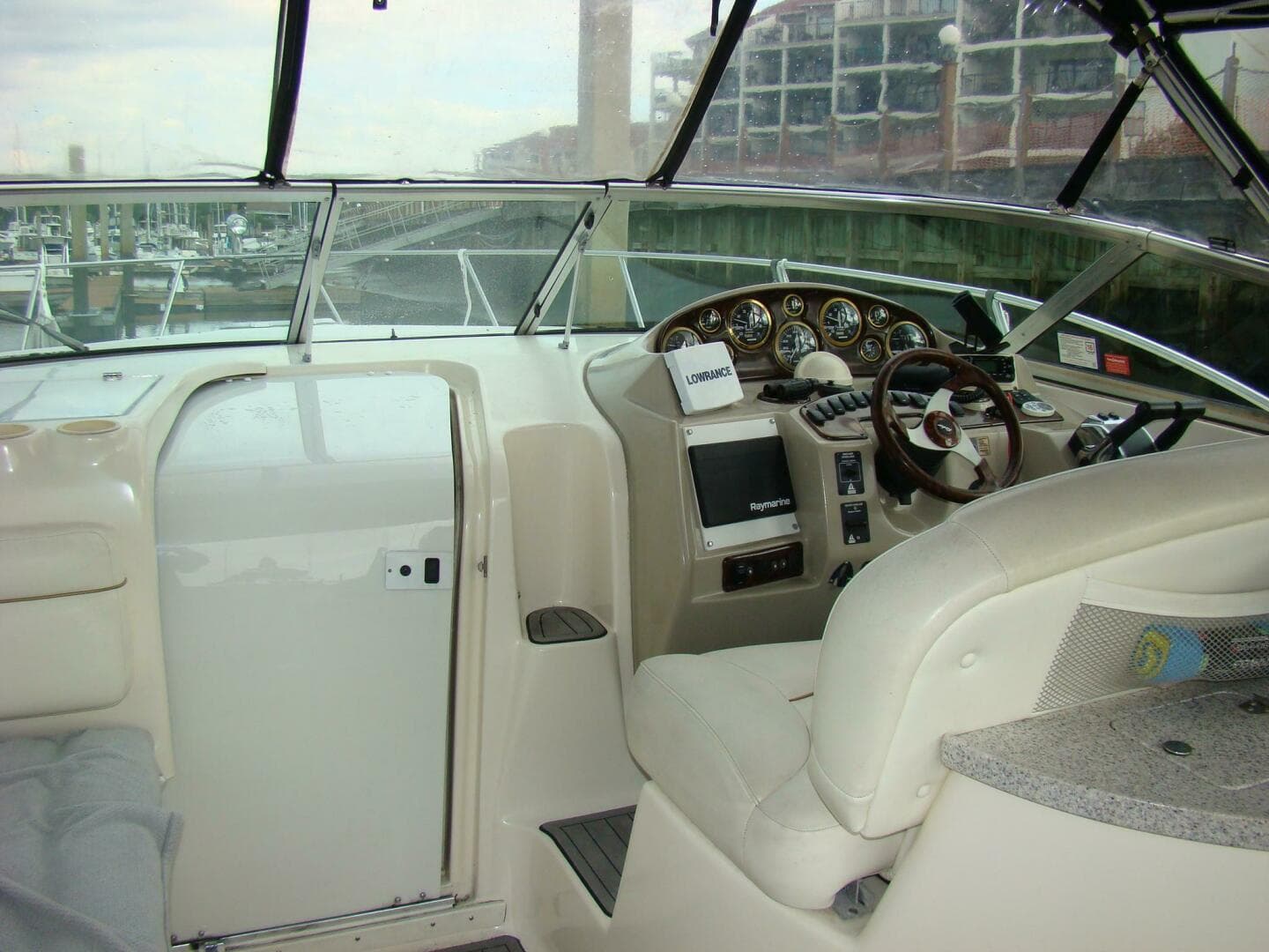 2002 Rinker 342 Fiesta Vee — photo 12
