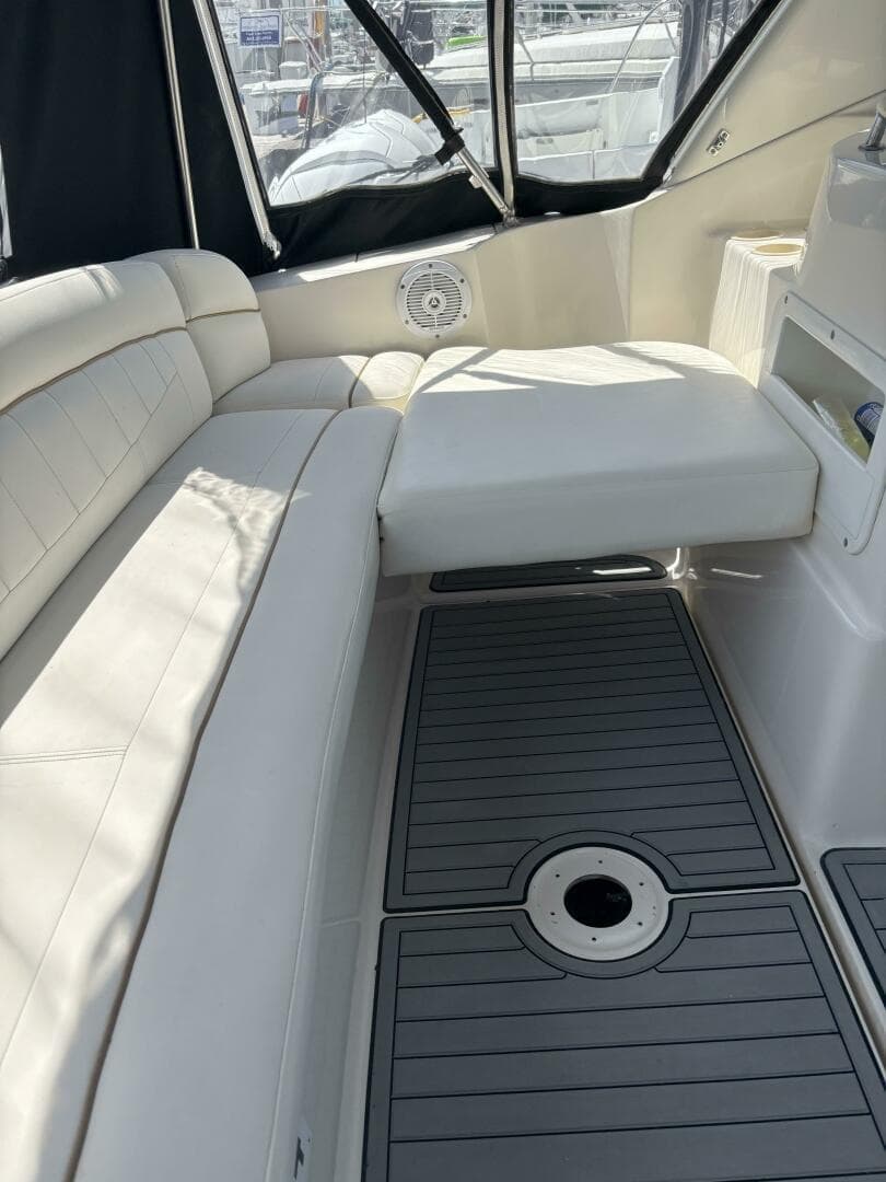 2002 Rinker 342 Fiesta Vee — photo 9