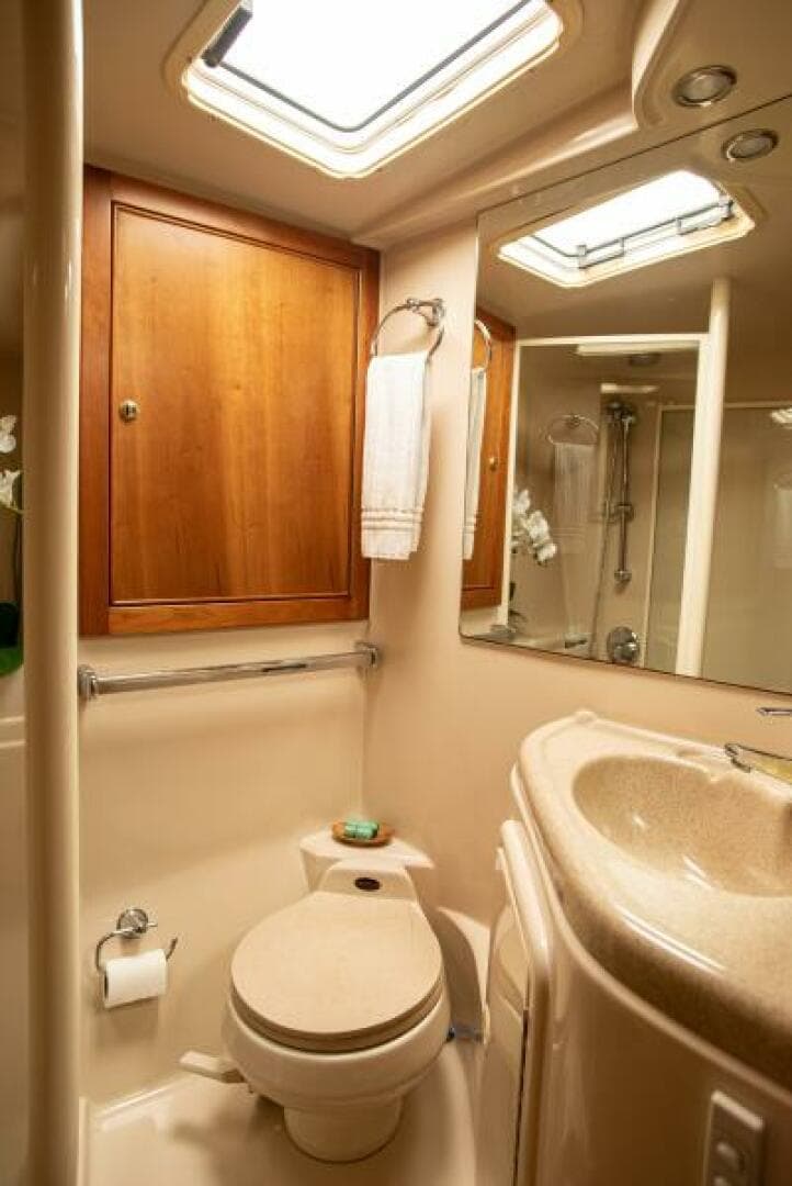 2002 Riviera 40 Flybridge — photo 11