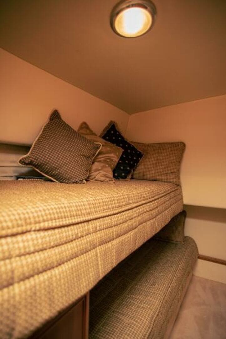 2002 Riviera 40 Flybridge — photo 15