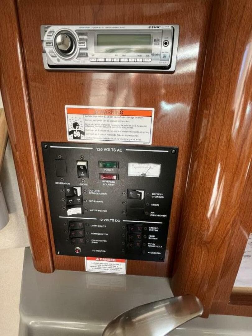 2012 Sea Ray 240 Sundancer — photo 21