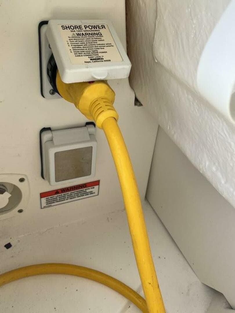 2012 Sea Ray 240 Sundancer — photo 27