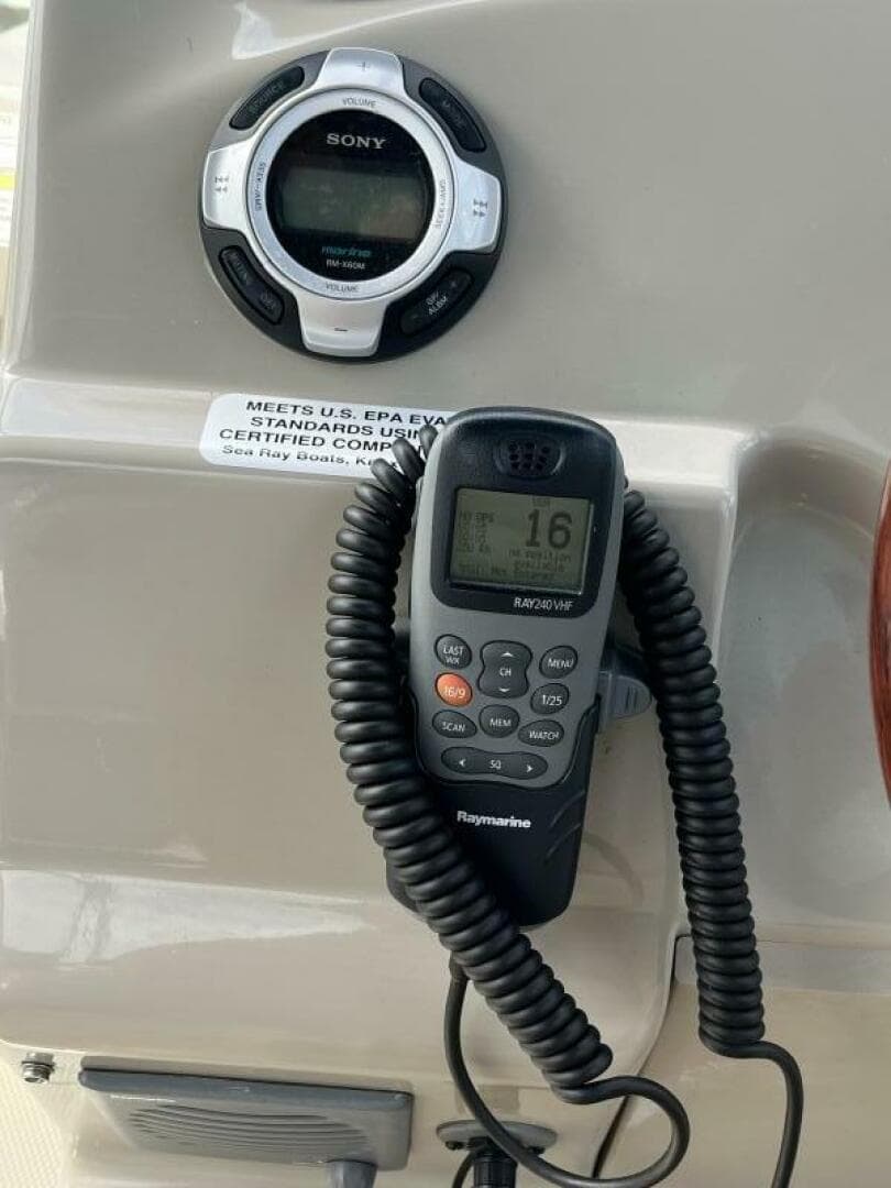 2012 Sea Ray 240 Sundancer — photo 11