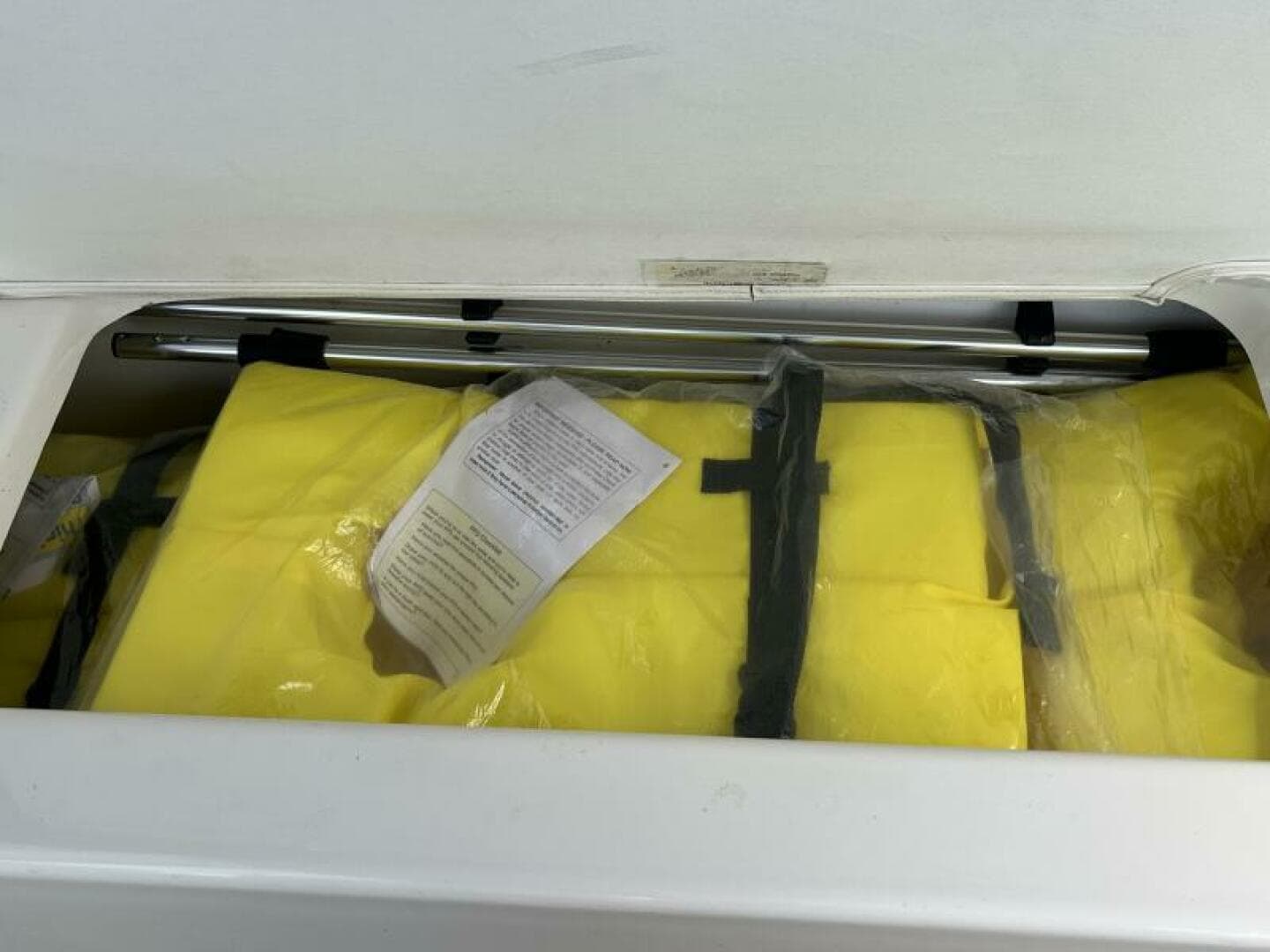 2012 Sea Ray 240 Sundancer — photo 25