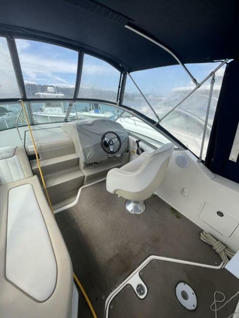 2012 Sea Ray 240 Sundancer — photo 5